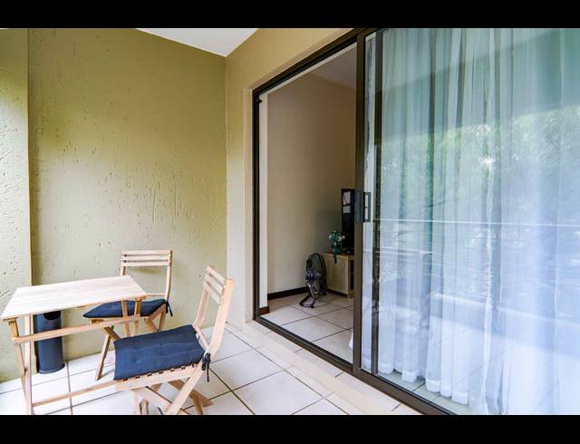 1 BEDROOM APARTMENT FOR SALE IN BRYANSTON